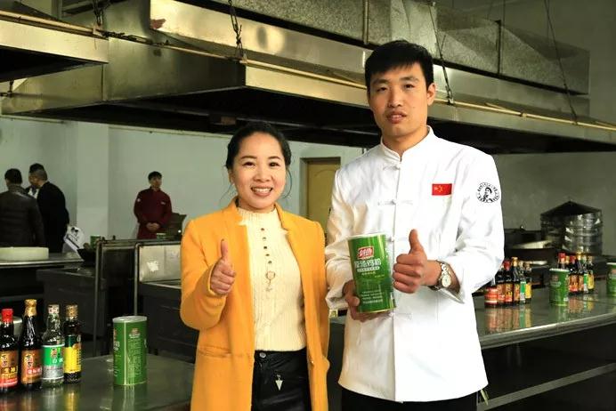 惊现!剑鱼原汤鸡粉亮相郑州烹调技能大赛实操考试考场创新菜品展示台!