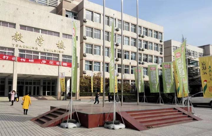 惊现!剑鱼原汤鸡粉亮相郑州烹调技能大赛实操考试考场创新菜品展示台!